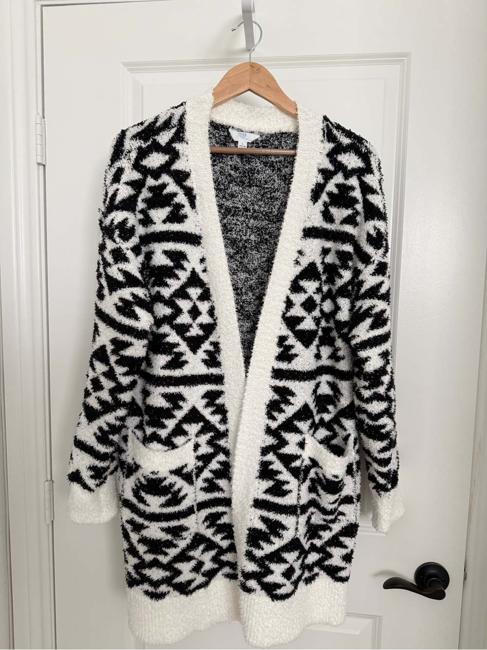 Time and Tru Black and White Geometric Open Front Cardigan